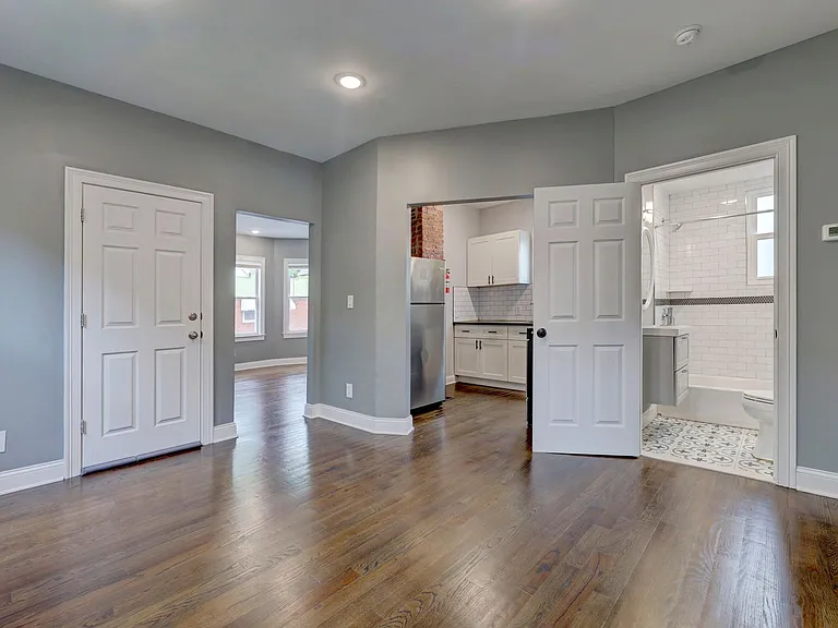120 Center St — Photo 15