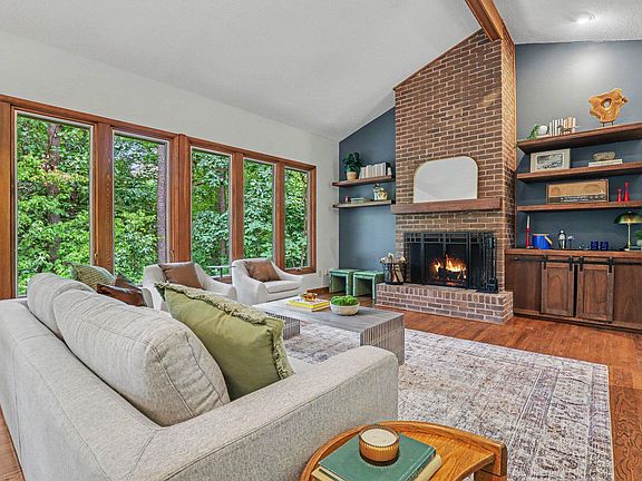 4th image of 625 Kensington Dr