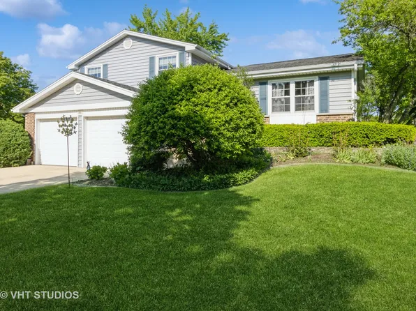 1061 Warwick Cir N, Hoffman Estates, IL 60169