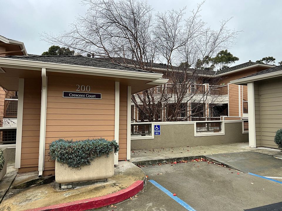 1st image of 234 Crescent Ct