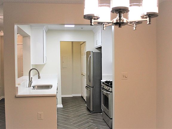 5th image of 10001 Vanderbilt Cir APT 5