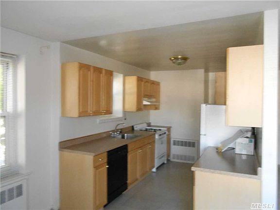 3rd image of 100 Lincoln Ave APT 18A