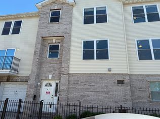 17 Willoughby St #2A, Newark, NJ 07112