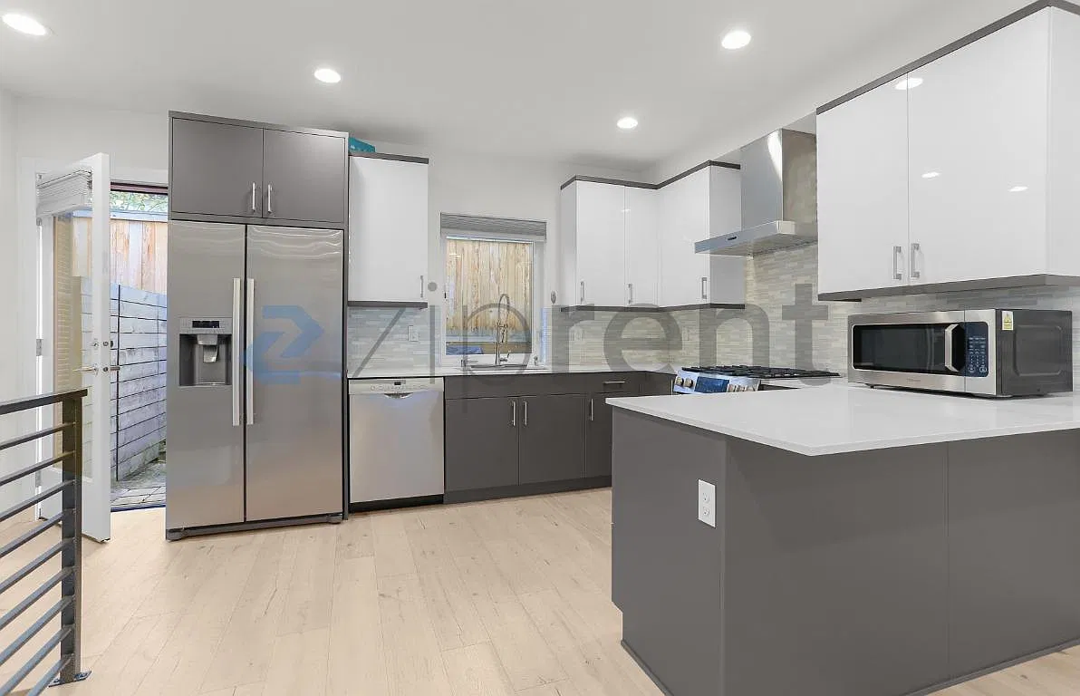 2 bed, 1.5 bath, 1000 sqft, $3,200 — Photo 4