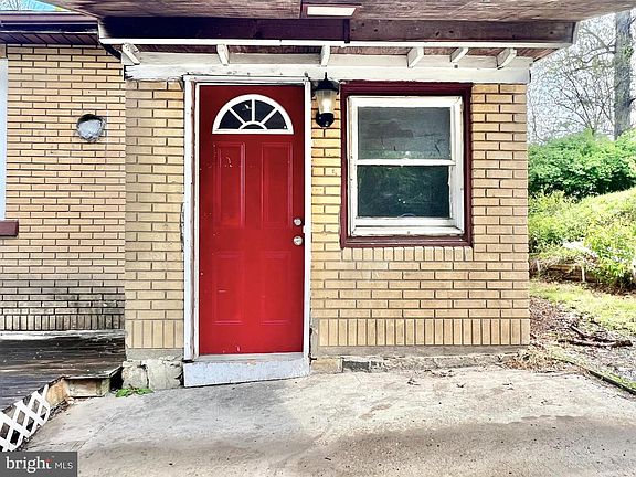 4th image of 1310 Hay Rd