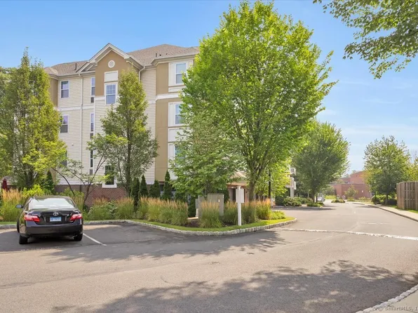 34 Schoolhouse Drive #204, West Hartford, CT 06110