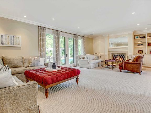 3rd image of 2 Dogwood Ln