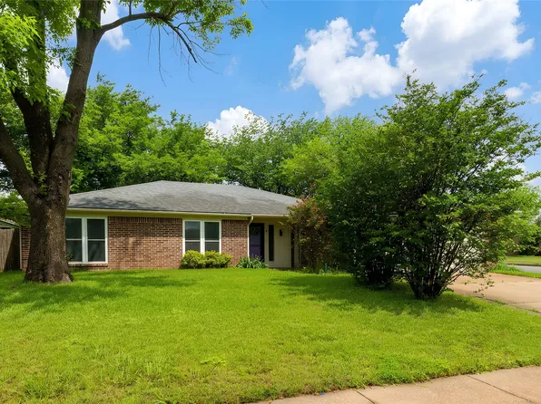 400 Indian Crest Dr, Saginaw, TX 76179