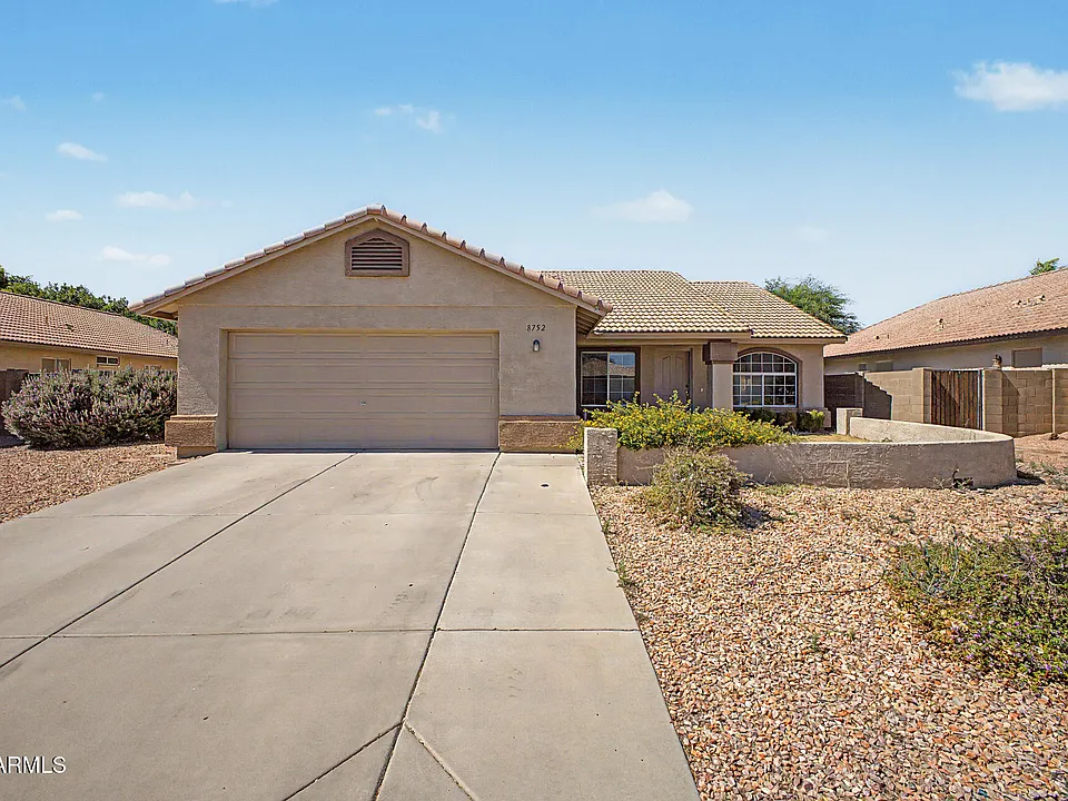 8752 W Melinda Ln