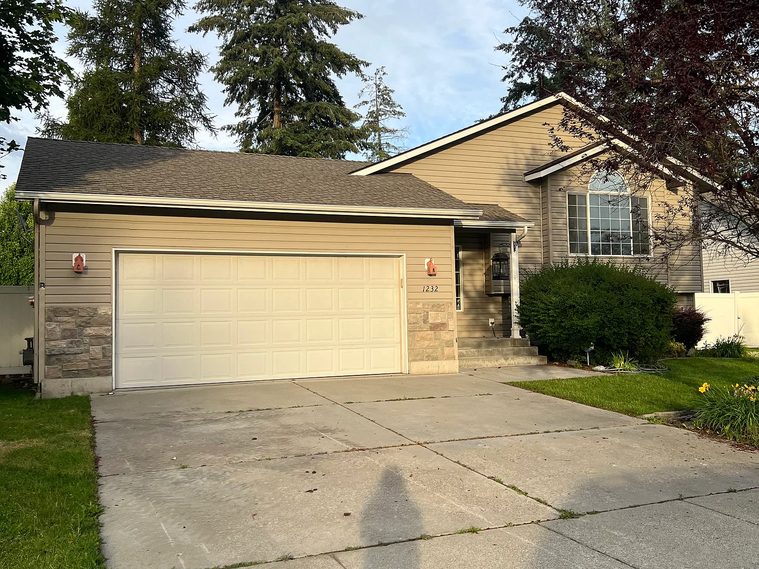 1232 W Edgewood Cir — Photo 1