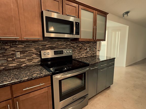 2nd image of 5039 Pineland Ln
