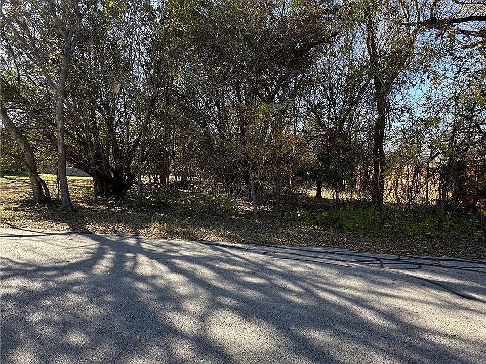2nd image of 11302 Circle Dr