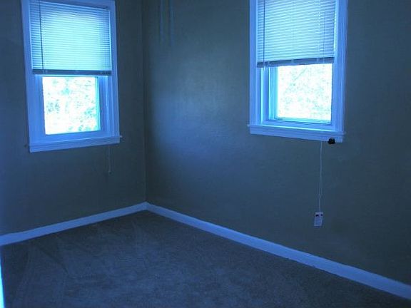 1041 Fanshawe St Bedroom 1