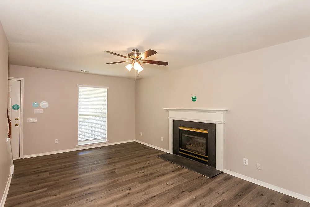3 bed, 2.5 bath, 1530 sqft, $2,070 — Photo 4