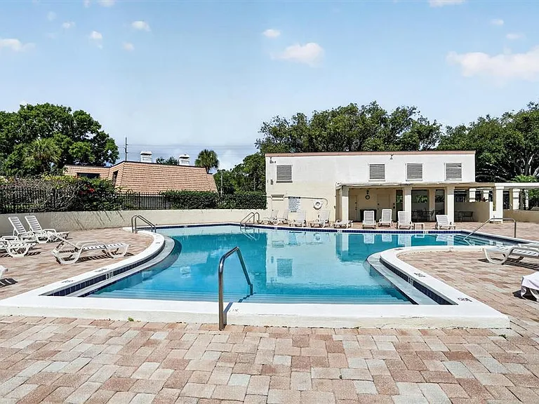 15317 W Pond Woods Dr #103 — Photo 32