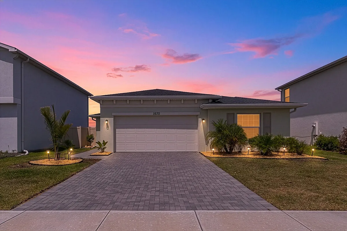 Front Dusk - 1975 Diablo Cir SW