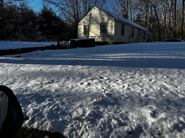 72 NW Schoolhouse Rd, Dudley, MA 01571