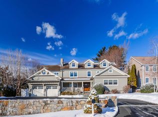7 Robin Pl, Old Greenwich, CT 06870