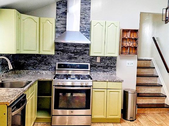 Full kitchen with new appliances.