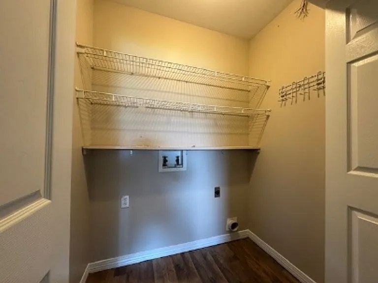 829 Eden Oaks Dr — Photo 3