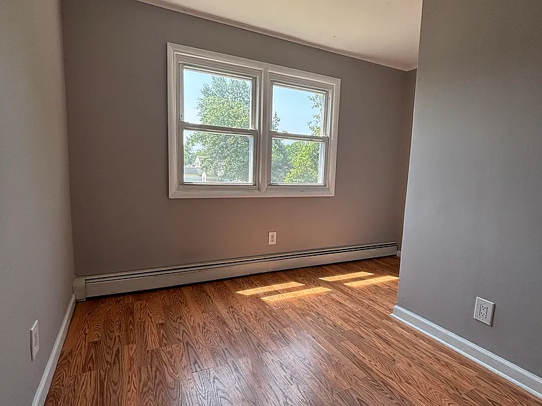 68 Seymour Ave — Photo 18