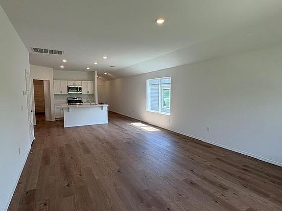 3rd image of 1213 Saddle Dr