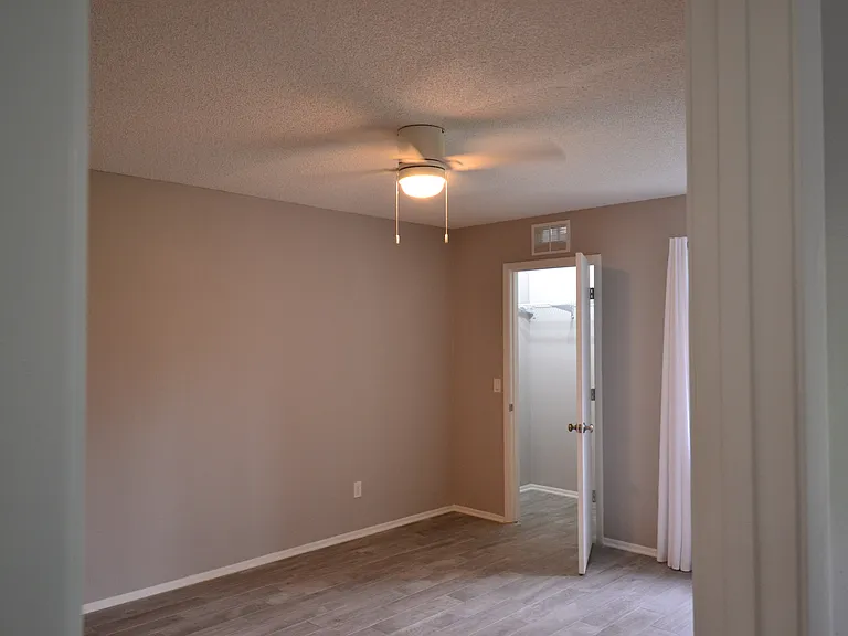 135 W Cypress Ct — Photo 15