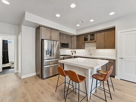 3rd image of 6684 Purple Poppy Ln