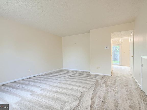 4th image of 2 Chelmsford Ct