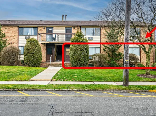 501 Cricket Ln, Woodbridge, NJ 07095