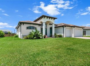 854 Palmetto Pointe Cir, Cape Coral, FL 33991