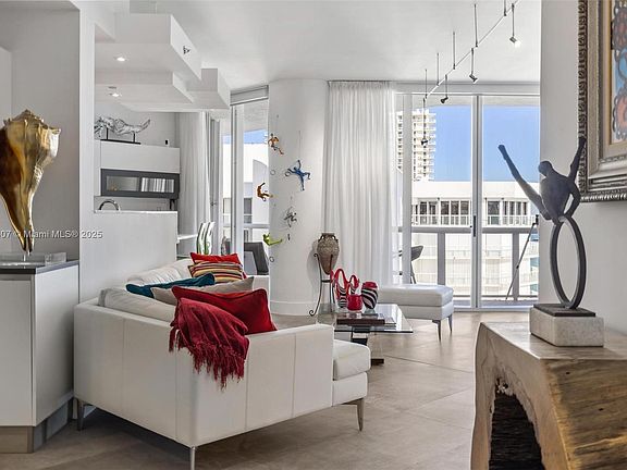 3rd image of 16425 Collins Ave APT Os15a