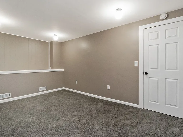 439 W Church St — Photo 30