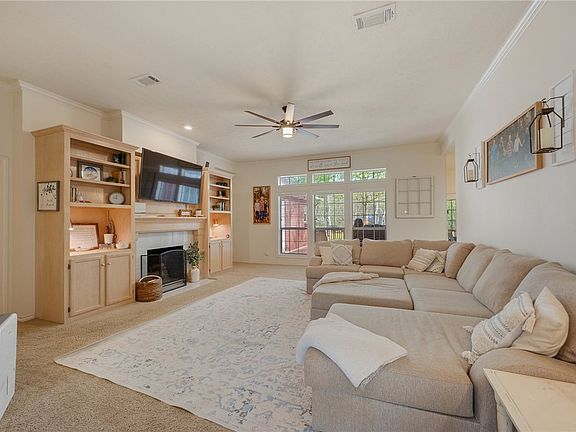 3rd image of 2109 Chippendale St