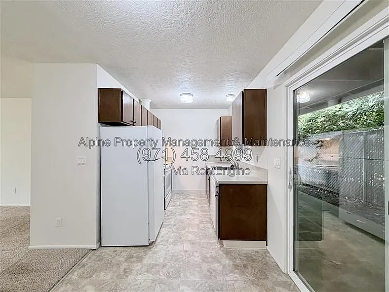 925 NW Joy Ave #4 — Photo 5