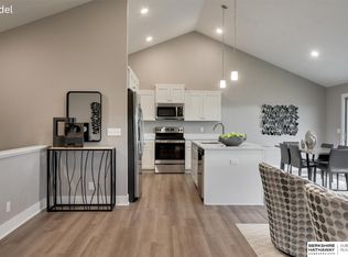 2601 Piney Creek Dr, Elkhorn, NE 68022