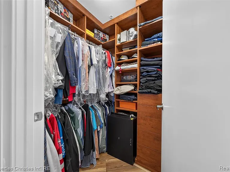 614 Troy St #105 — Photo 17