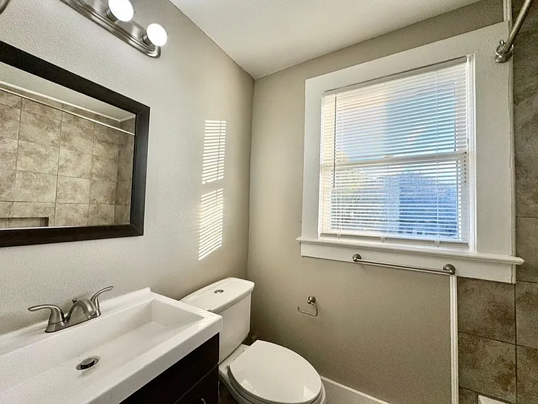 5738 Worth St — Photo 11