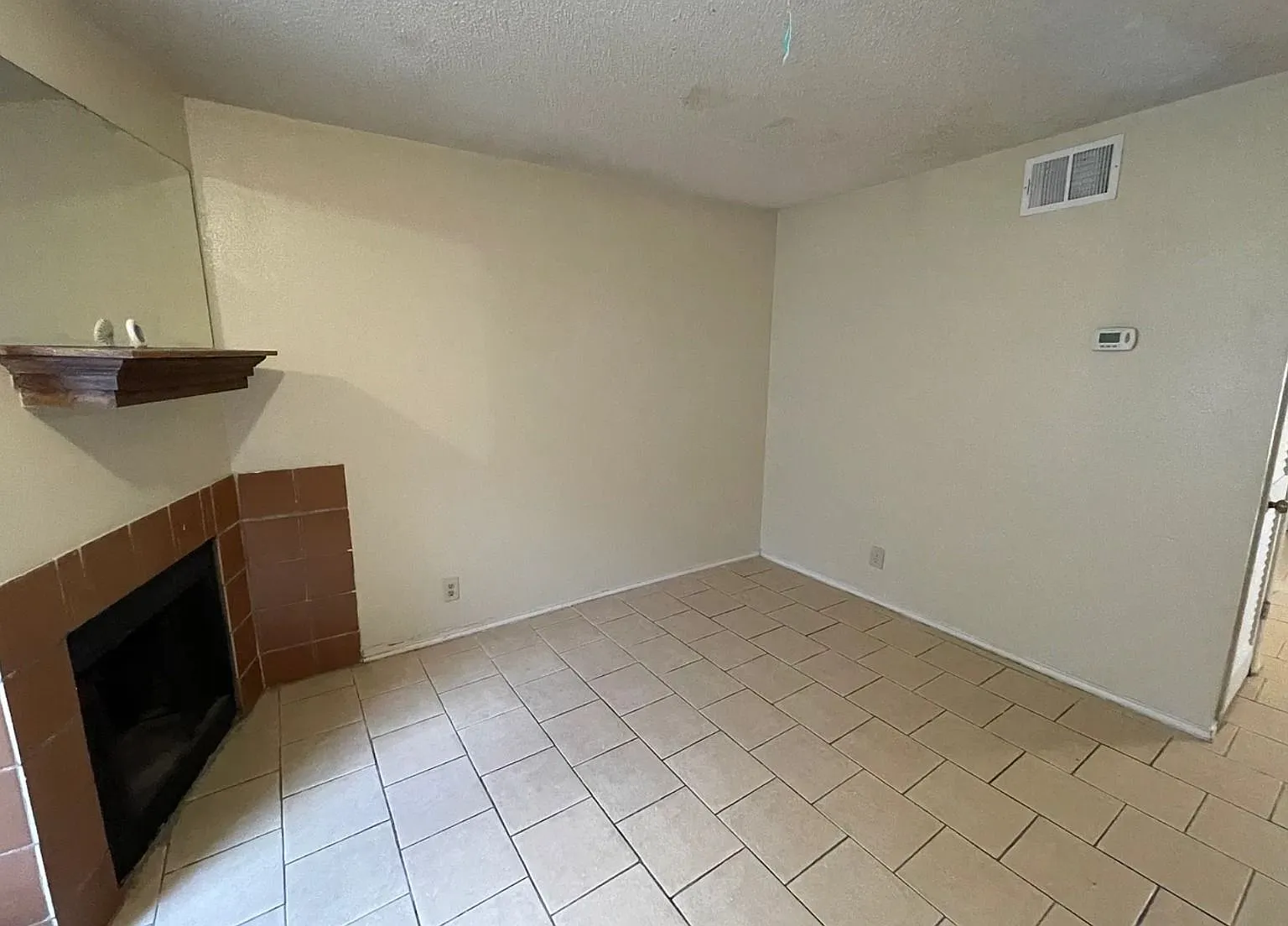 2 bed, 1.0 bath, 950 sqft, $1,150 — Photo 2