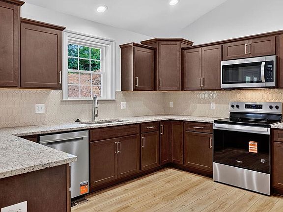 3rd image of 206 Langley Dr