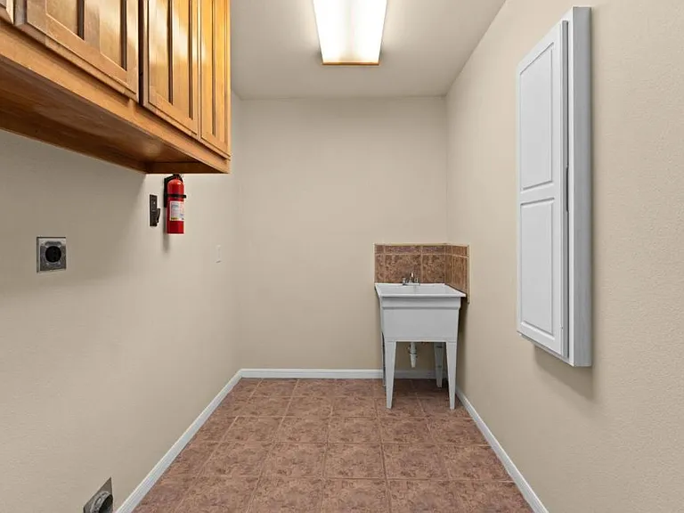 336 Skyline Dr — Photo 14