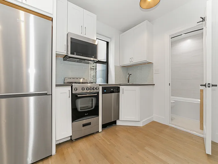 104 8th Ave #PH — Photo 6