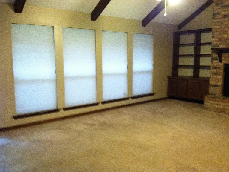 132 Thatcher Dr — Photo 3