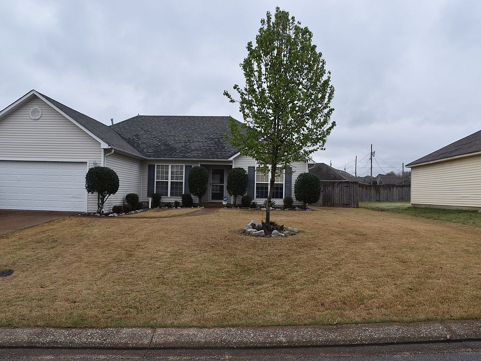 1st image of 24 Ivy Hill Dr