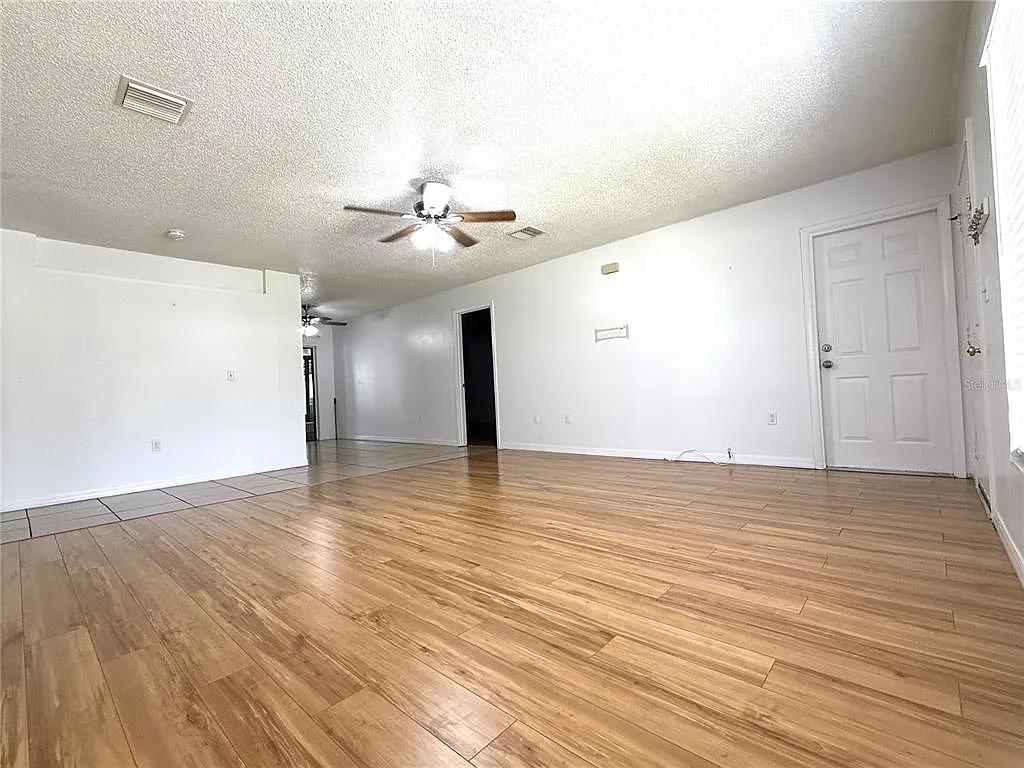 3 bed, 2.0 bath, 1213 sqft, $2,450 — Photo 4