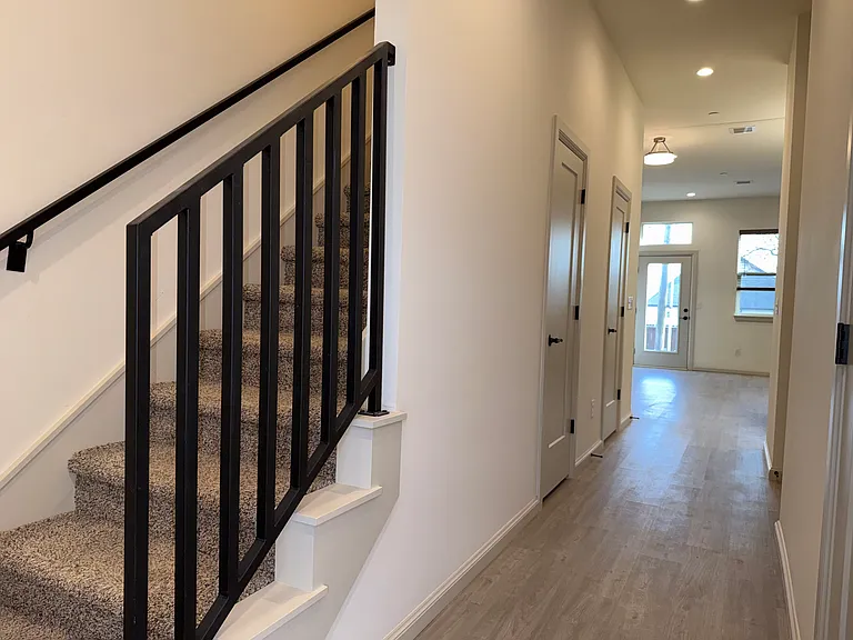 575 S Fretz Ave — Photo 7