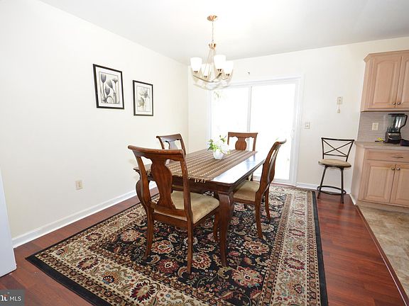 3rd image of 25 Westview Dr