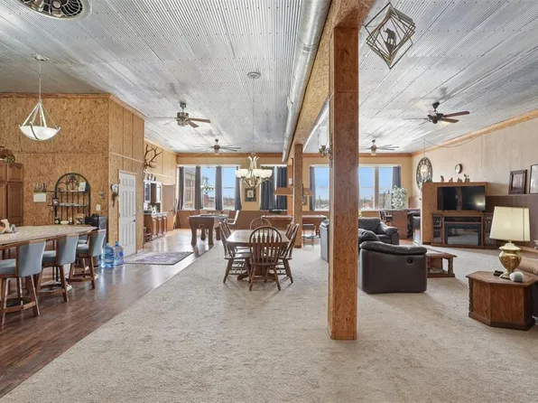 129 S Oklahoma Ave, Mangum, OK 73554