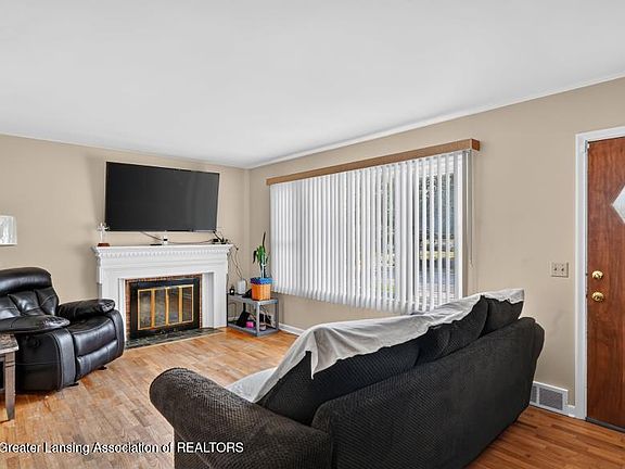 4th image of 1816 W Rundle Ave