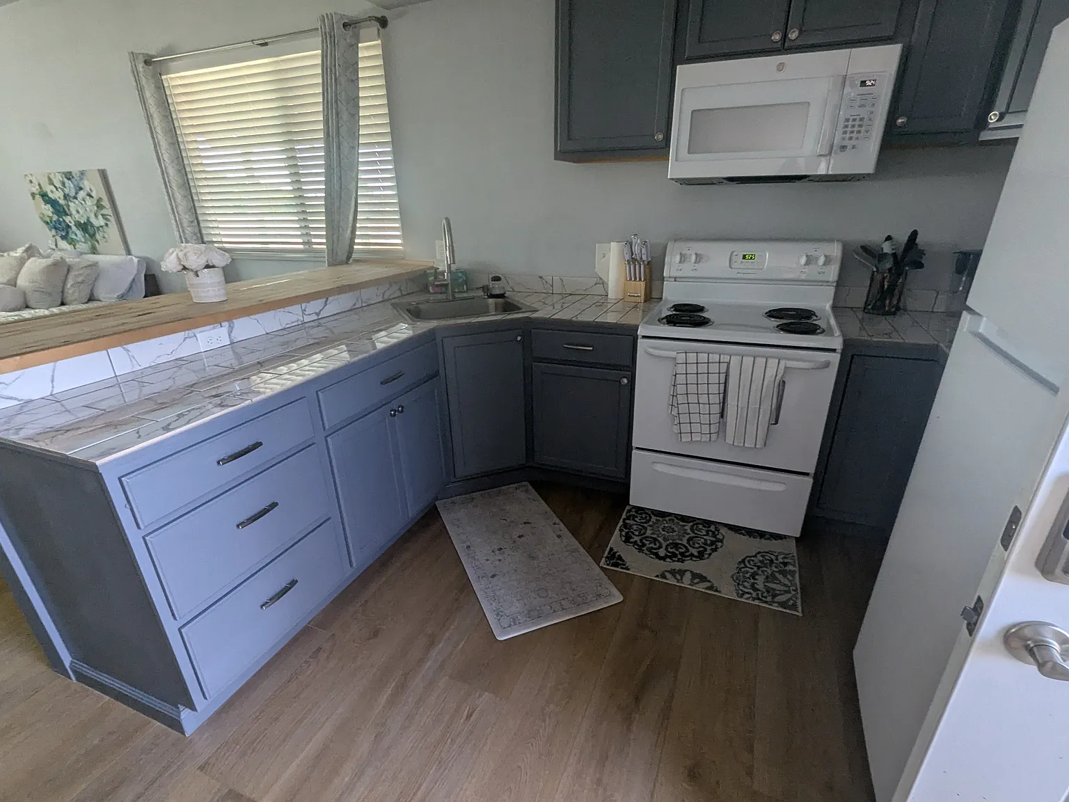 Studio, 670 sqft, $1,600 — Photo 2
